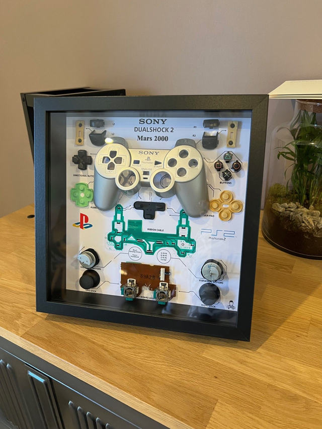 Cadre diorama manette playstation 2 silver