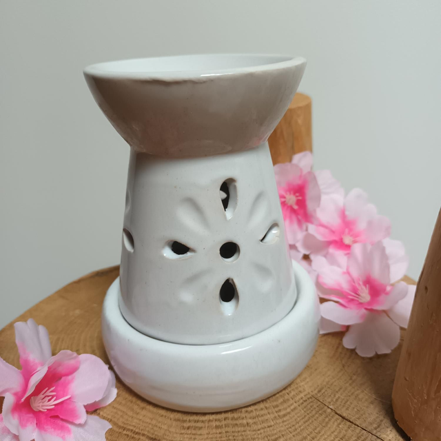 Brûle-parfum découpes florales - blanc