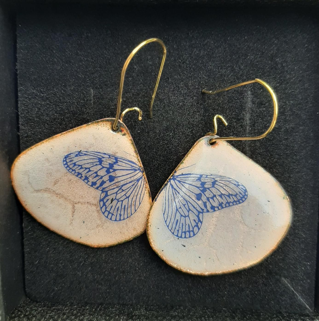 Boucles d&#039;oreilles Gingko Bleu rose papillon bleu