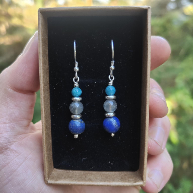 Boucles d&#039;oreilles &quot;Harmonie&quot; Triple : Lapis Lazuli, Labradorite et Apatite 