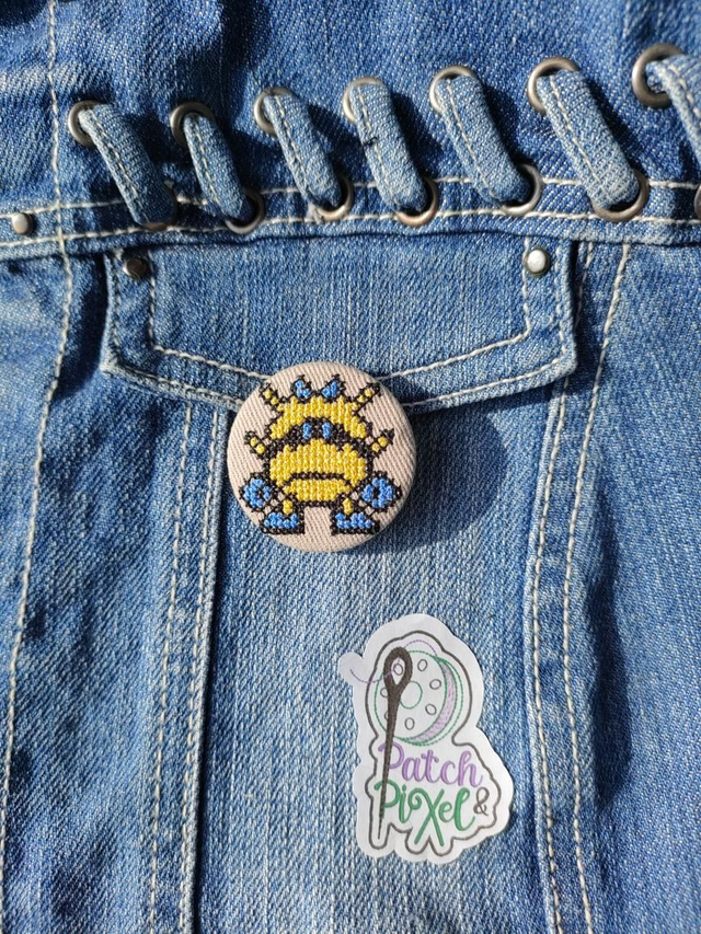 Virus jaune de Mario Badge ou porte clé brodé Pixel art