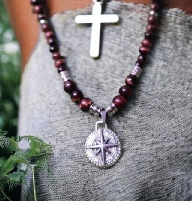 Collier en Oeil de Taureau et sa boussole (Force intérieure, Protection, Dynamisme)