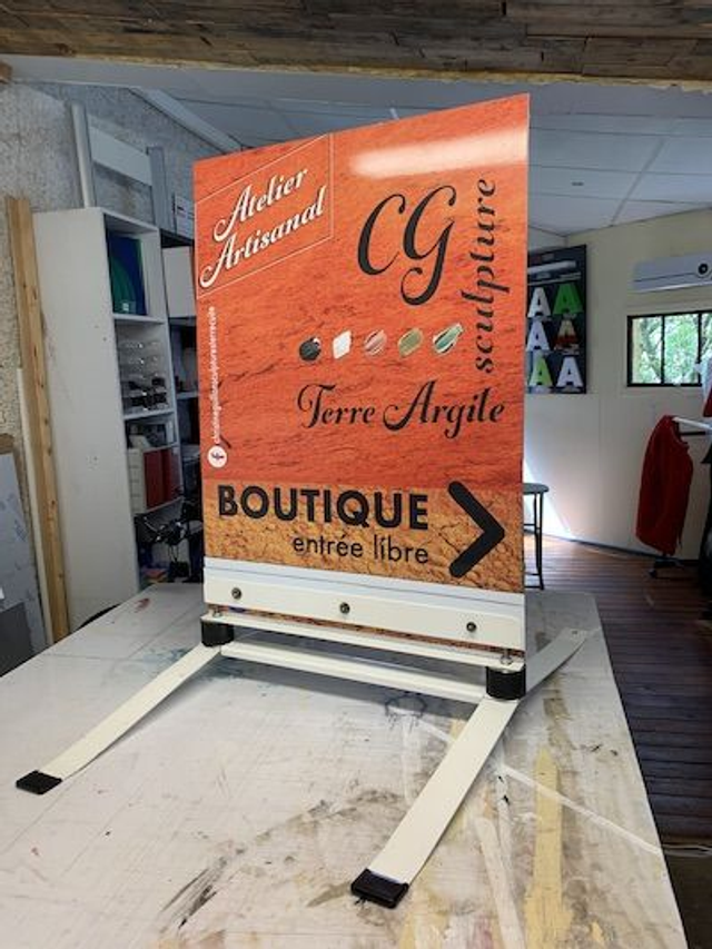 chevalet de trottoir-Esquivent-sur-pied-Franck Design