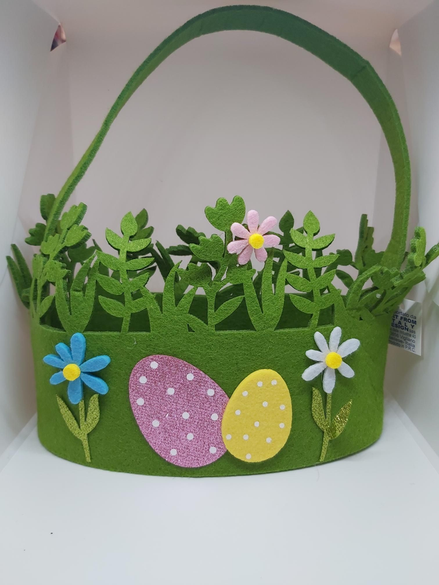 cestino in panno decorato con uova