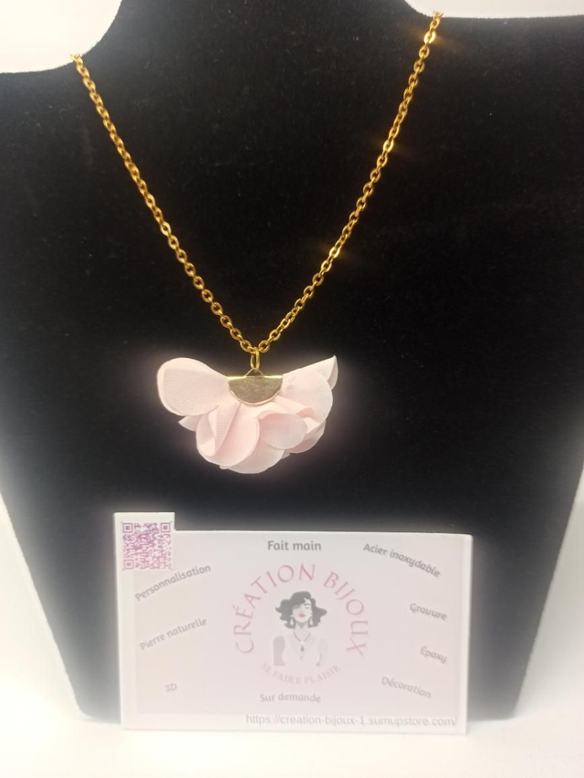 Collier fleur rose