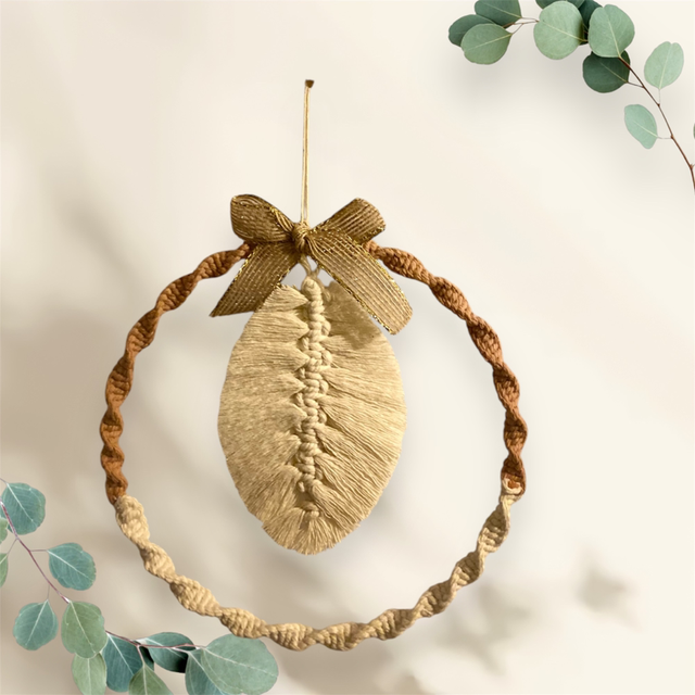 COURONNE ET SA FEUILLE en macramé