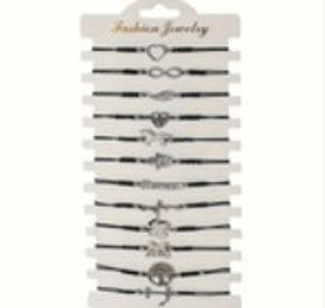 Bracelet noir avec pendentif