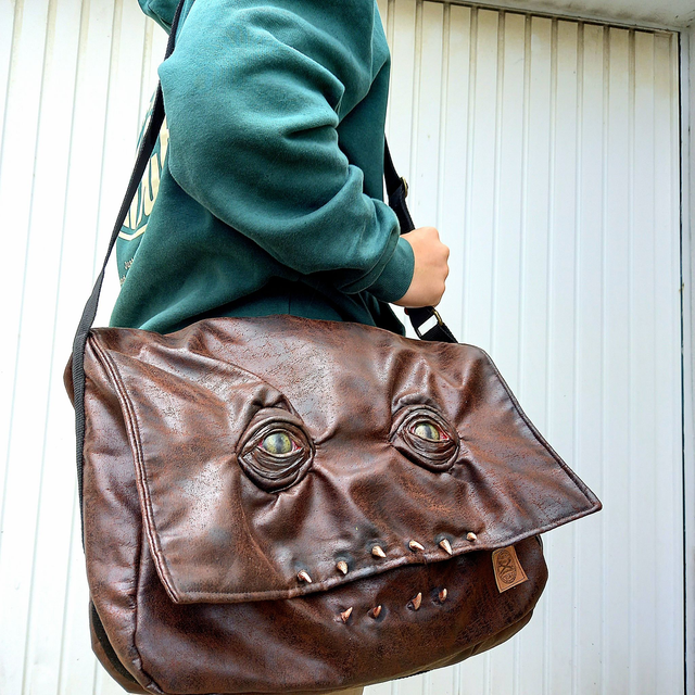 Sac besace - monstre marron