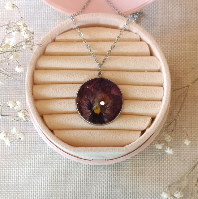 Celeste - Collier avec véritable fleur de pensée violette