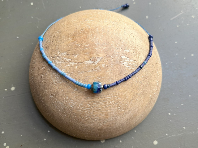 Bracelet d&#039;amitié bleu jeans