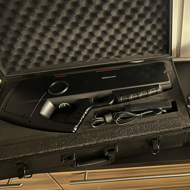 SHOWVEN Sparkular Blaster mit Flightcase, inkl. 1 Betriebsminute Funken ( Standort Berlin )