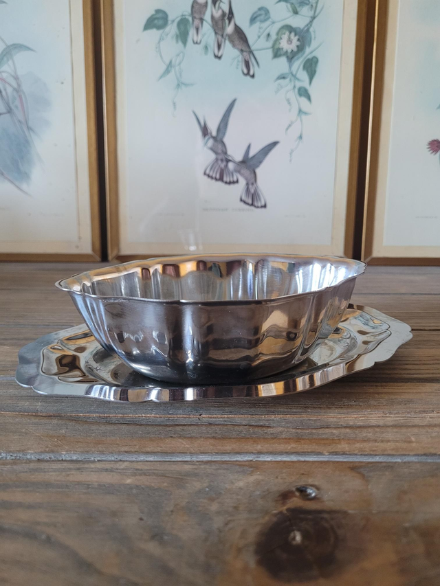 Saucière inox 18 % forme ovale, bords festonnés