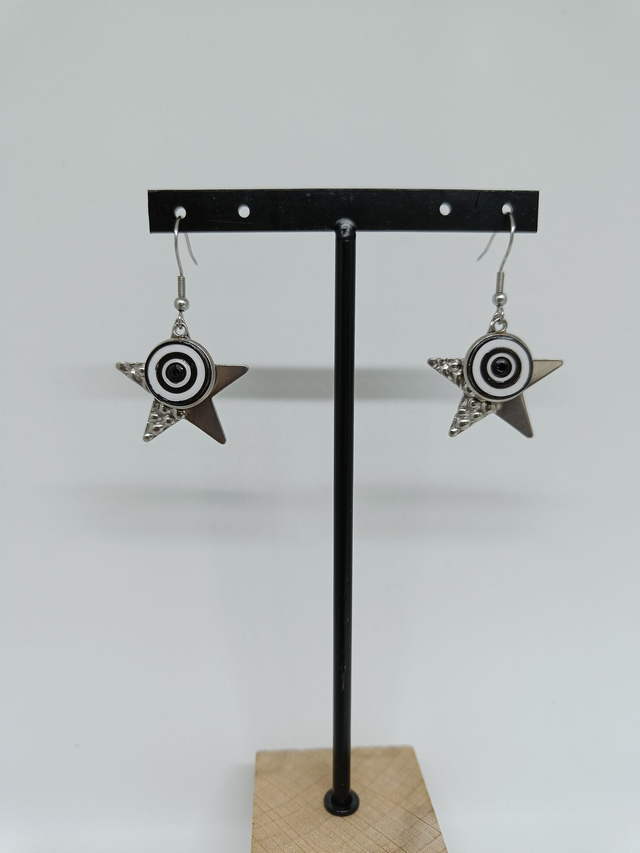 Boucles d&#039;oreilles Etoiles noires et blanches