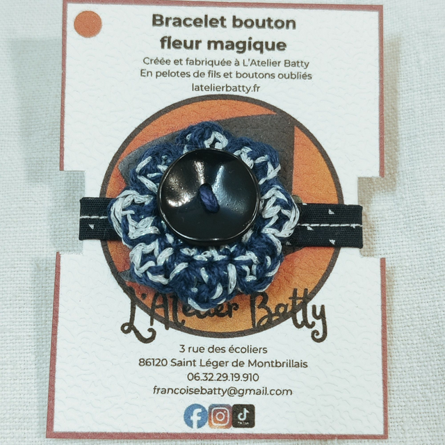 Bracelet Bleu marine et petits points Bouton nacré bleu marine Fleur Anémone Bleu et blanc paillettes