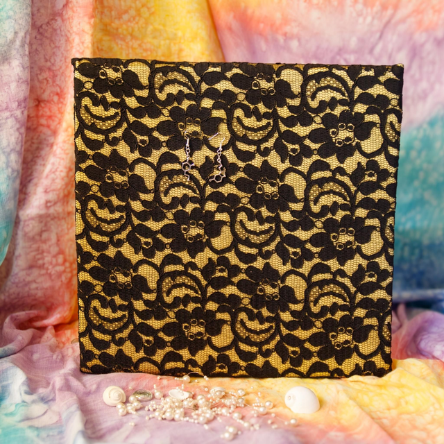 Présentoir à boucles d'oreilles dentelle