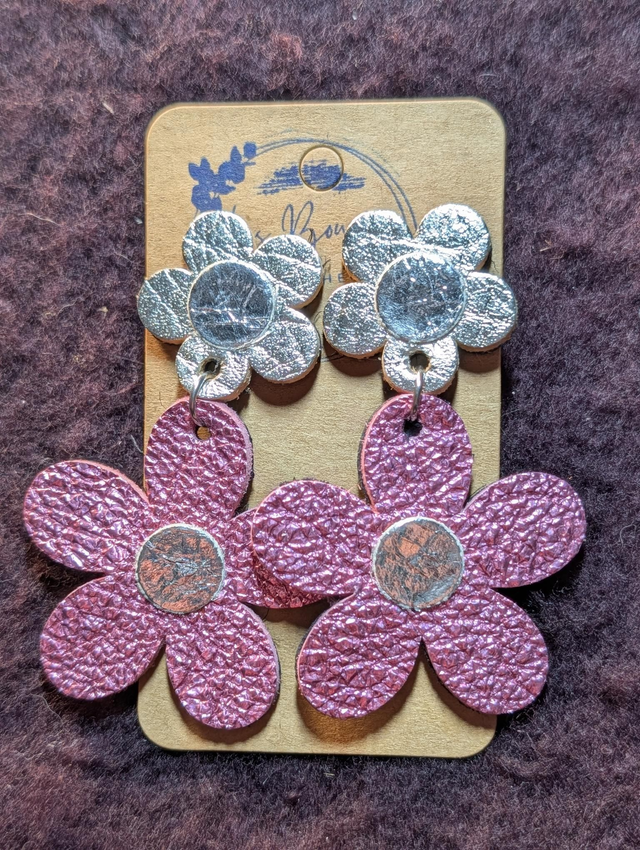 Boucles d'oreilles marguerite rose argenté m006