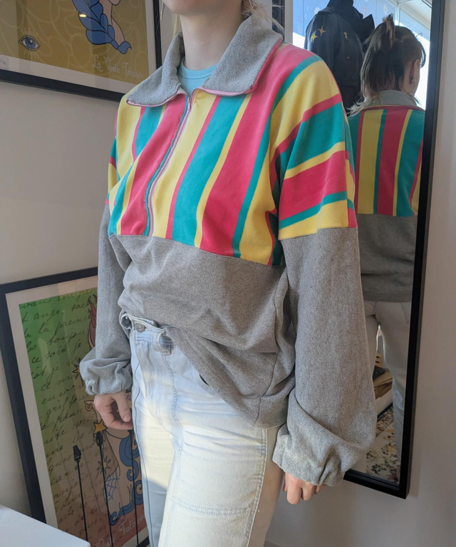 Sweat gris et coloré Taille M/L