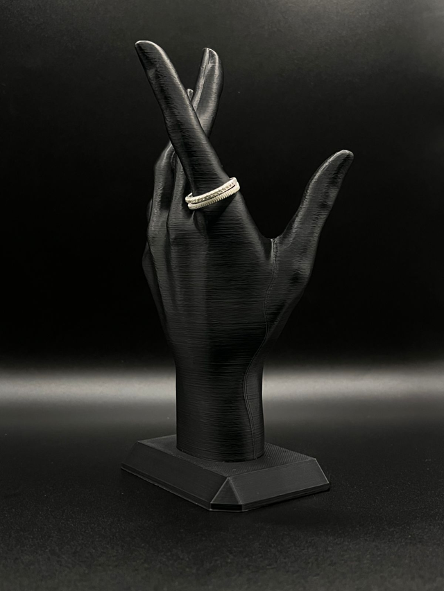 Anel dois aros cravejado e riscado