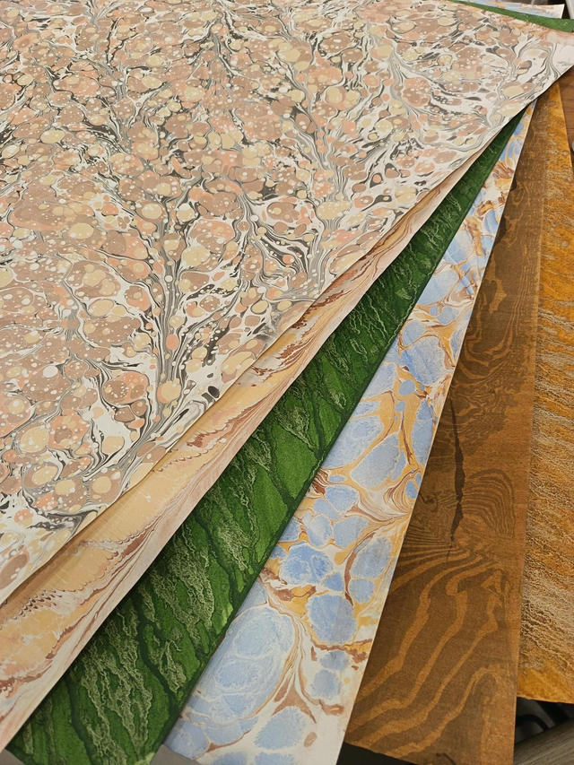 Grande feuille de papier marbré