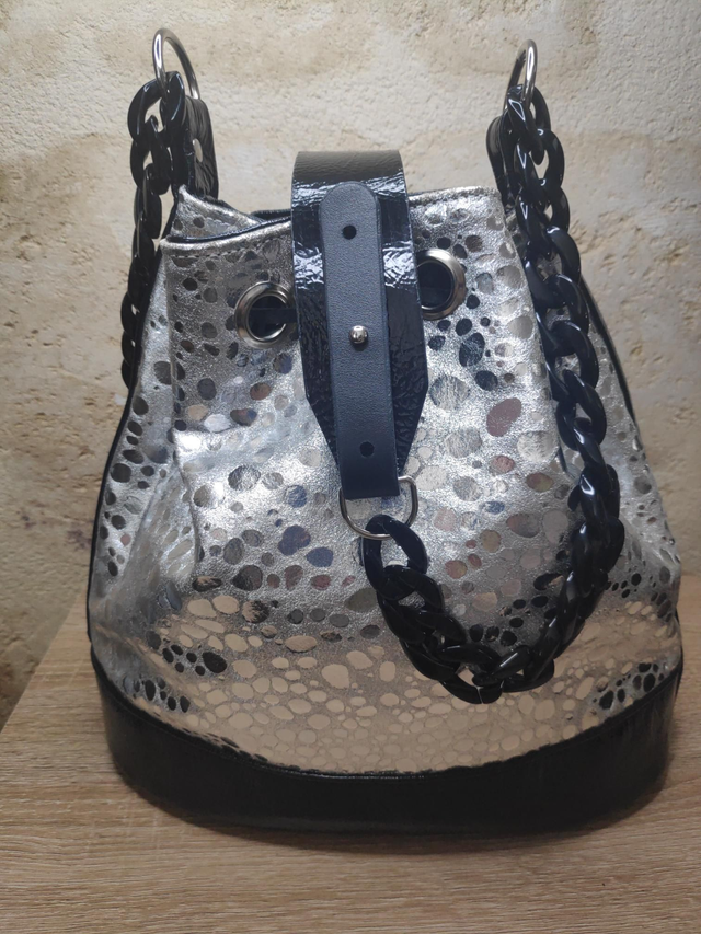 Sac seau cuir veau et agneau 