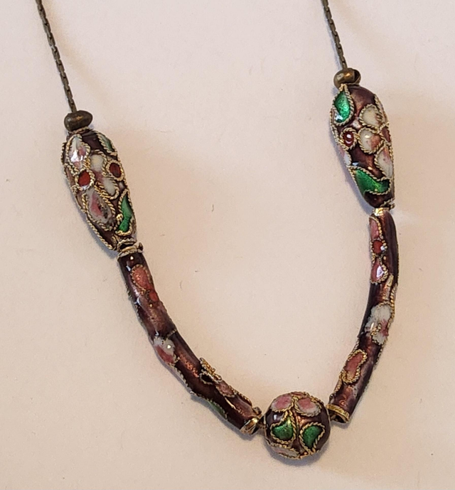 Brown enamelled beaded necklace 
