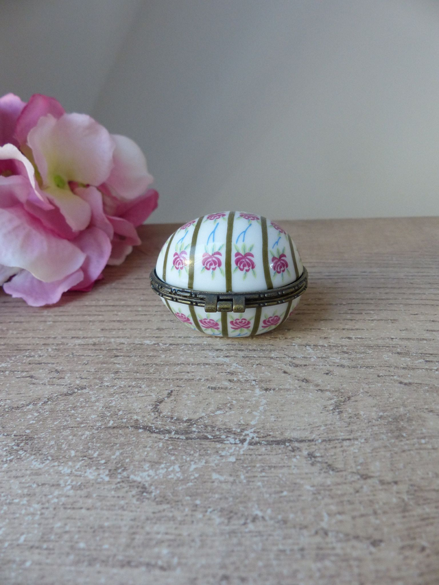 Pilulier Forme Oeuf, Petite Boite à Bijoux, Boite à Bonheur, Motif Fleuri - Collection Boites Porcelaine d'Art Vintage