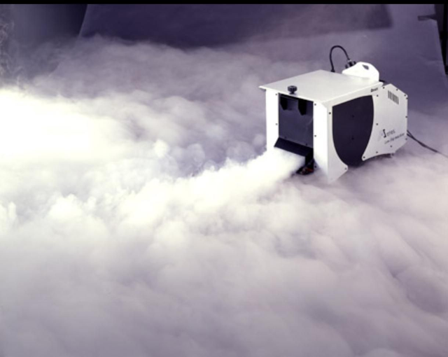 Macchina del fumo basso 