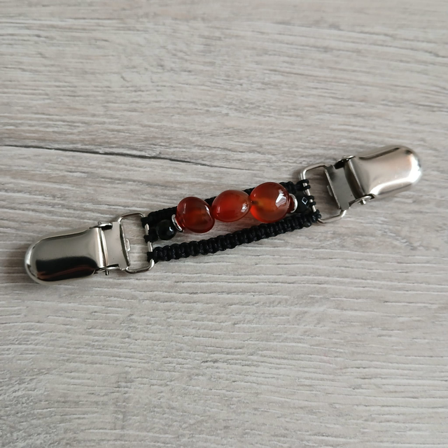 Vestspeld met Carneool – zilverkleurige clips (8.028)