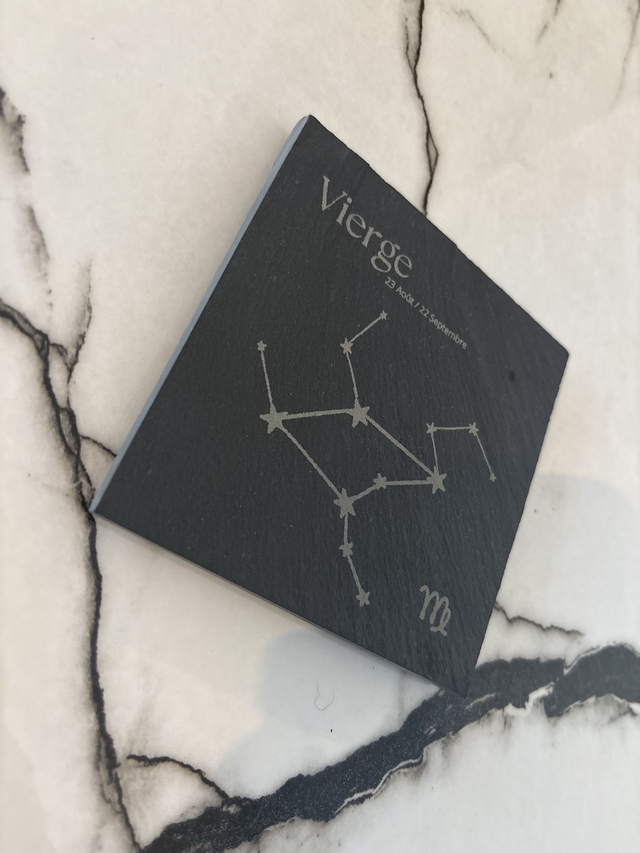Vierge constellation gravé sur une ardoise 10 x 10 cm