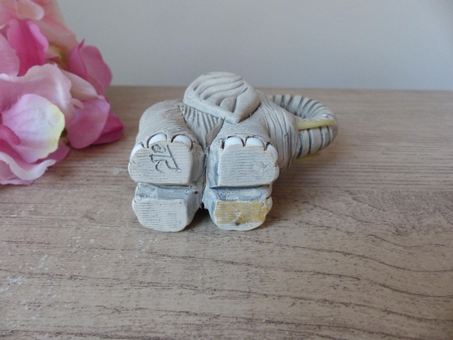 Figurine Éléphant Porte-Bonheur Rinconada – Sculpture Artisanale en Argile, Uruguay, Sculpture Élégante en Poterie, Cadeau Décoratif Unique