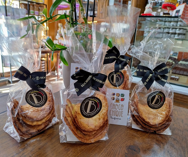 La Tuile aux Amandes de la Biscuiterie de Thorembais 