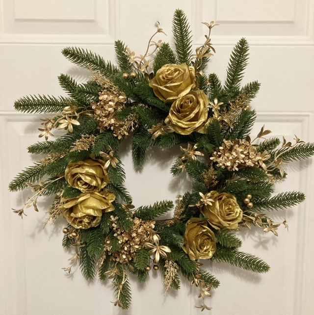 L-22 Gold Christmas Wreath