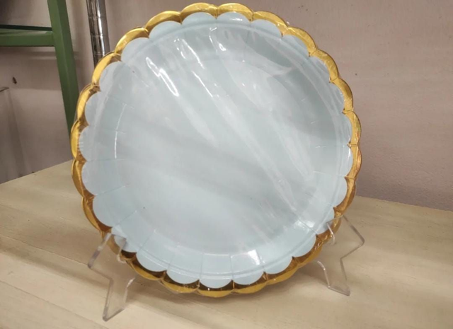 Piattini celesti con bordo oro 