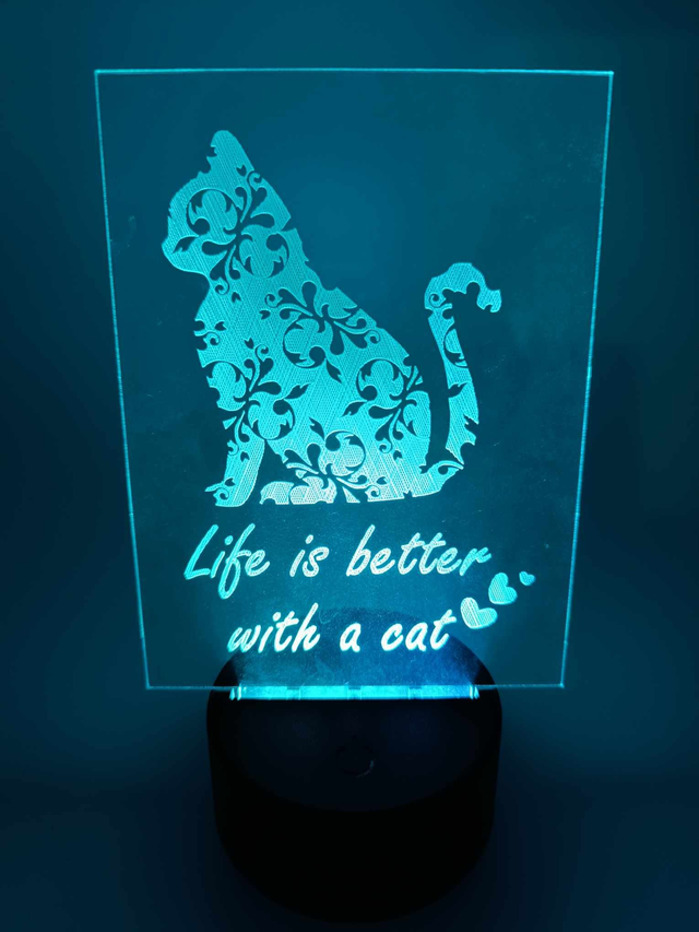 Lampe LED avec gravure sur plexiglas