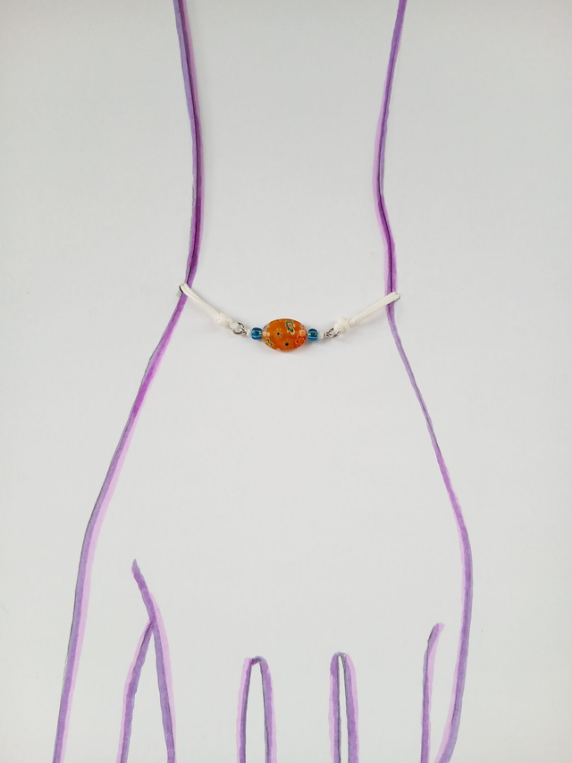 Bracelet upcyclé - Pièce unique - Lacet blanc perle translucide motif floral orangé