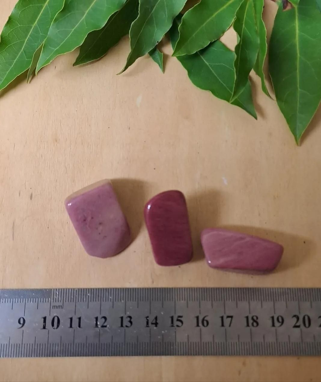 SERPEGGIANITE / WOOD JASPER TUMBLESTONE