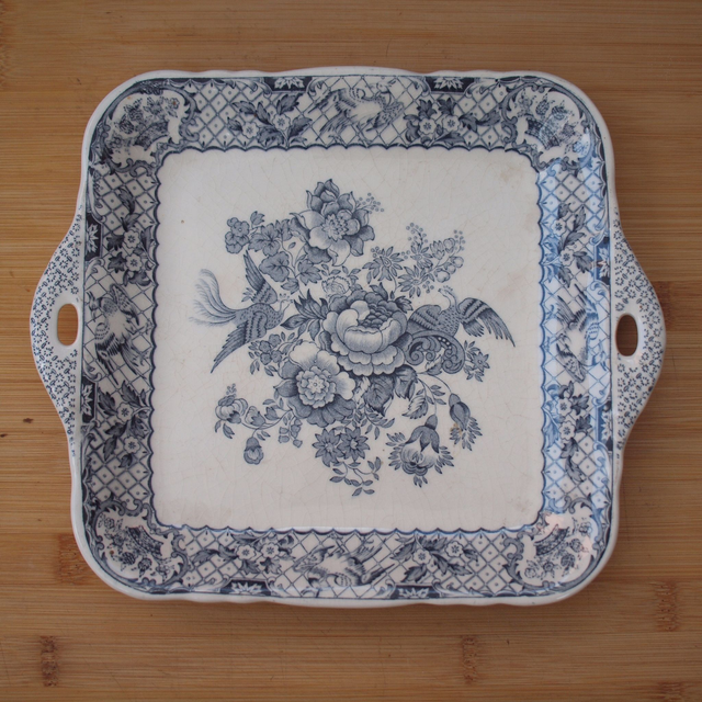 Mason&#039;s | Koekschaal Serveerschaal (lengte 27 cm | breedte 23 cm | hoogte 2,5 cm) &#039;Bloemen&#039; motief in blauwe kleur | met onvolkomenheden