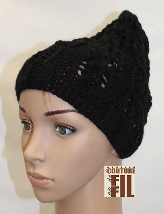  Bonnet noir avec une torsade