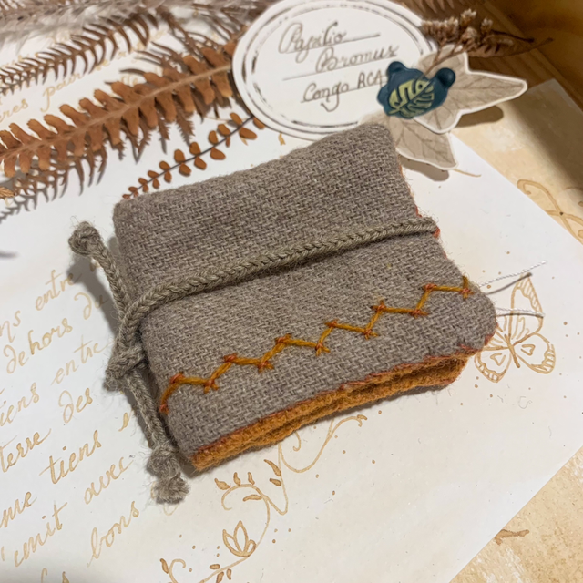 Porte Aiguilles brodé main