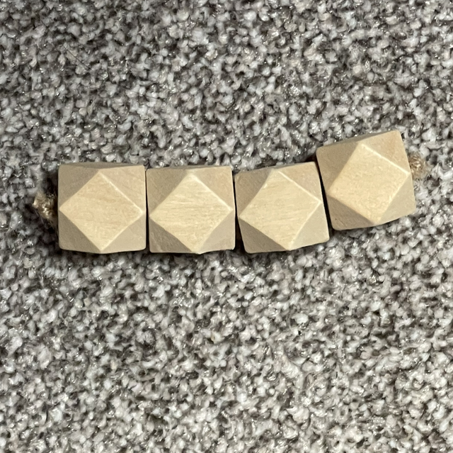 Geometric floor chew