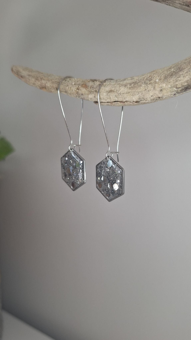 Boucles oreilles hexagonales paillettes argentés