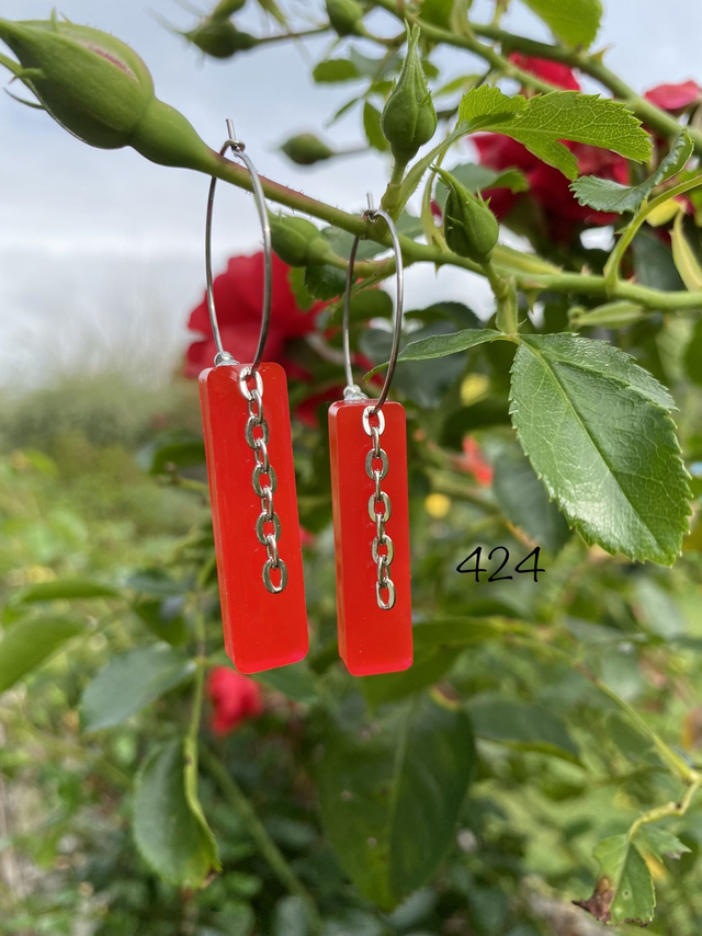 ❤️Créoles argentées avec résine rouge – Réf. 424