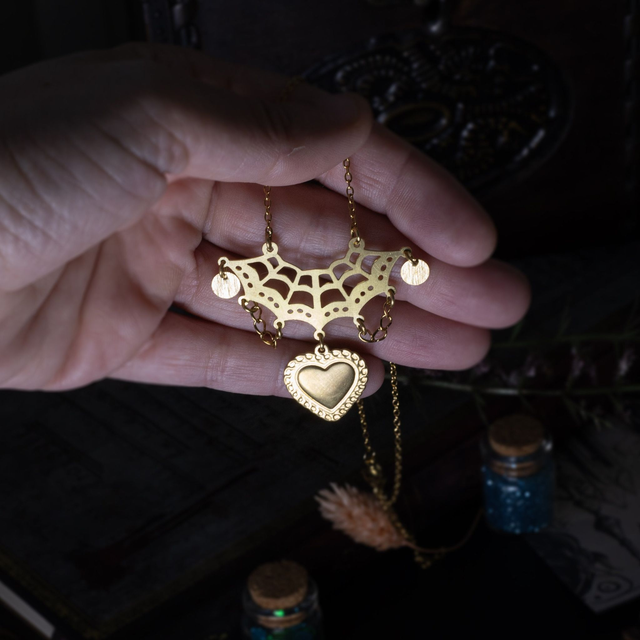 "gothearth" ras-de-cou en laiton