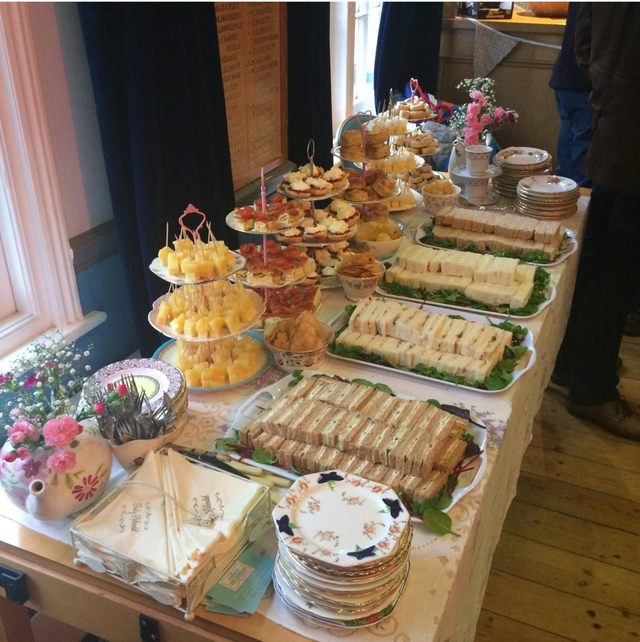 Crowd pleaser ready to serve buffet £7.00 per head