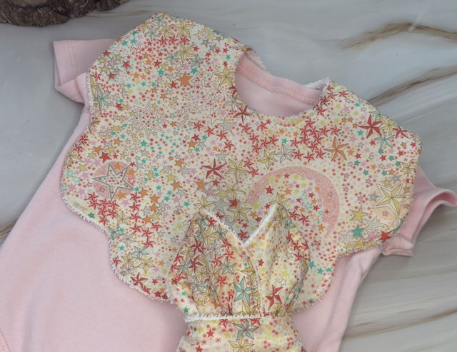 Scalloped-edge Bib & Rattle Ring Duo Gift Box
