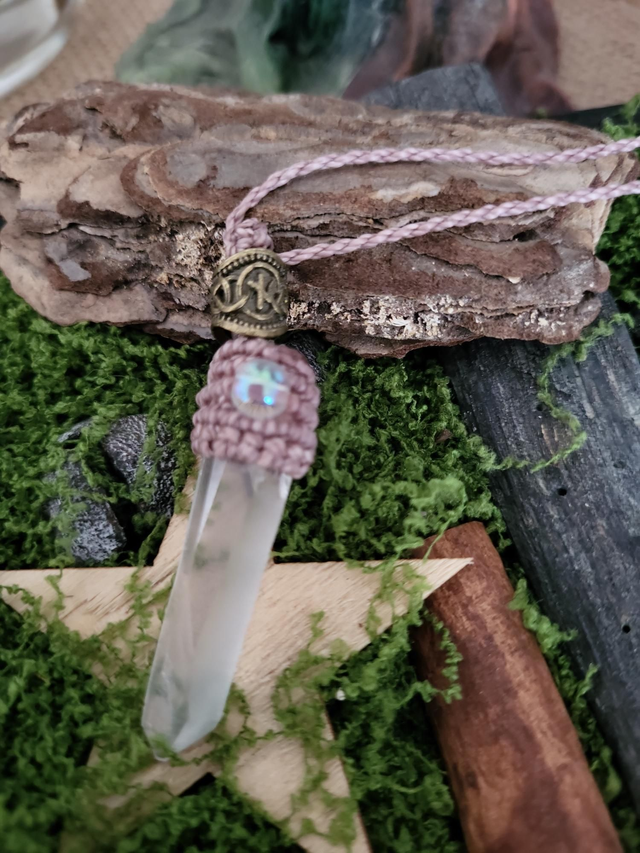 Cristal de Roche Lemurien : Naudhiz