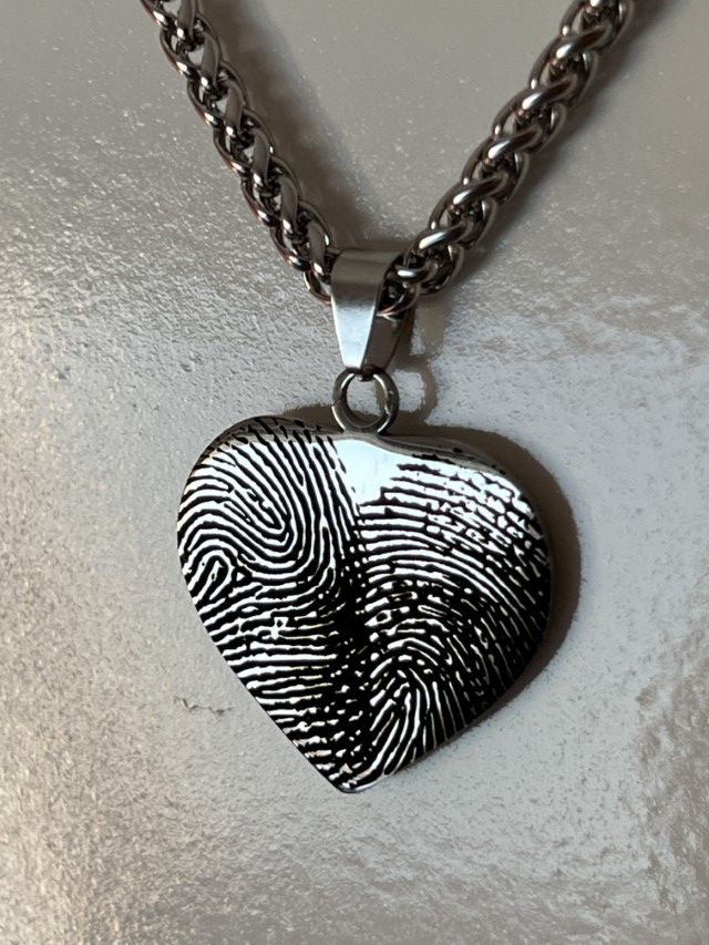 Hanger van hart of schild met 1 of 2 vingerafdrukken, inclusief collier