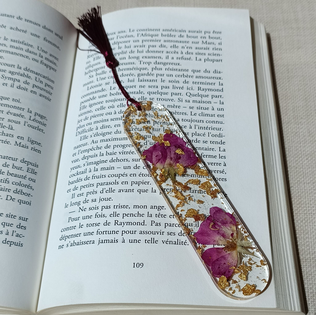 Marque-page - Fleurs de rose violettes et or 