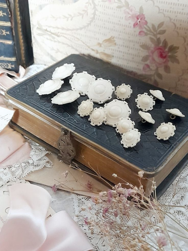 Lot de boutons anciens vintage en bakélite