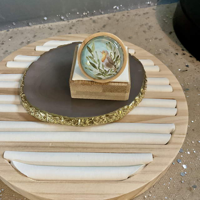 Handmade brooch with Robin design. Beautiful Christmas gift. Full set available.